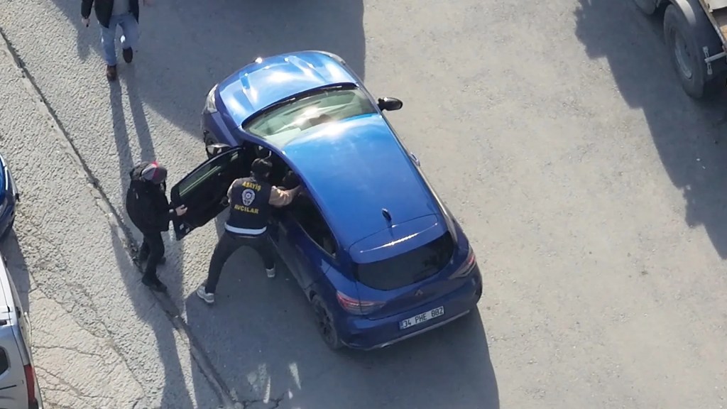 Avcılar'da Dron Destekli Uyuşturucu Operasyonu