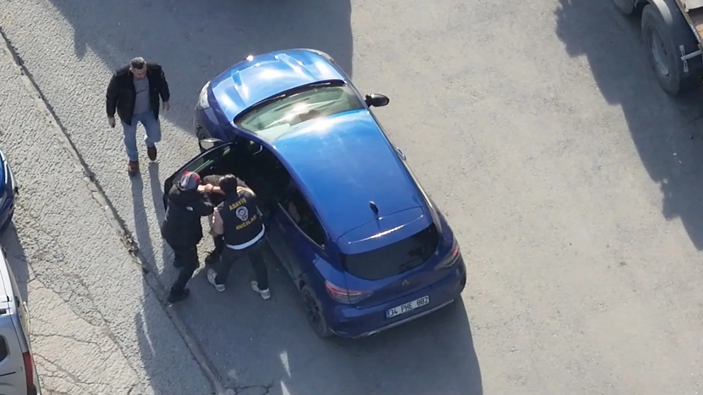 Avcılar'da Dron Destekli Uyuşturucu Operasyonu