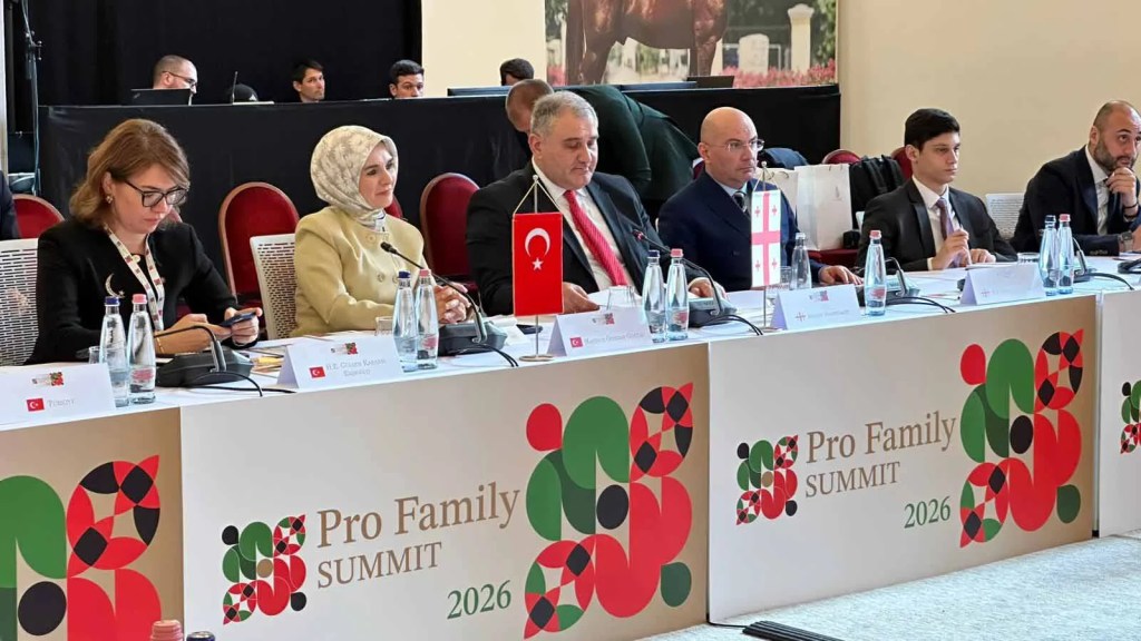 Bakan Göktaş Macaristan'da Aile Odaklı Zirve'ye Katıldı