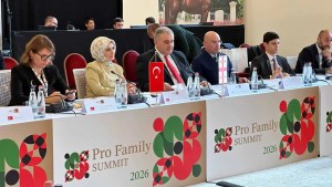 Bakan Göktaş Macaristan'da Aile Odaklı Zirve'ye Katıldı
