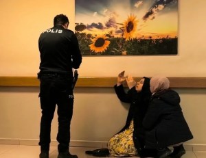 İnegöl'de Hafif Ticari Araç Küçük Kıza Çarptı
