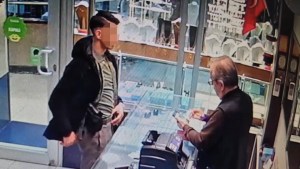 Zonguldak'ta Sahte Jandarma Kuyumcuyu Dolandırdı