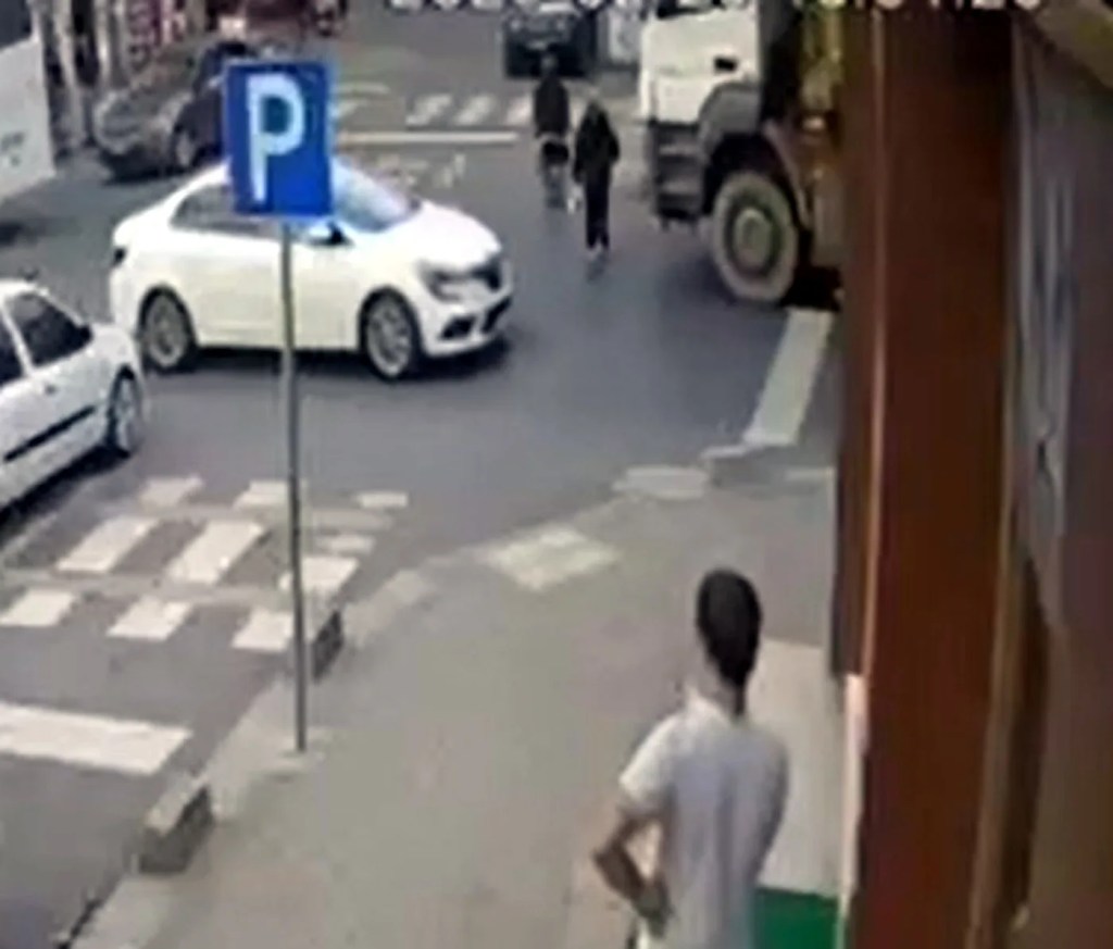 Çorlu'da Hafriyat Kamyonu Küçük Kıza Çarptı