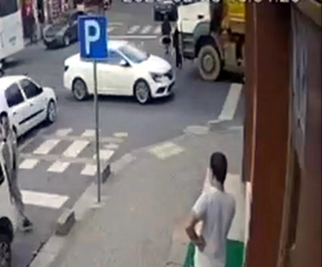 Çorlu'da Hafriyat Kamyonu Küçük Kıza Çarptı