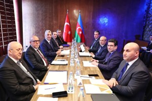 Bakan Bolat ve Cabbarov Gürcistan'da Buluştu