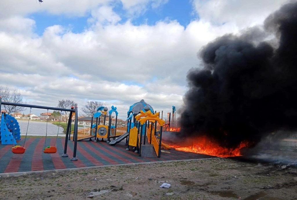 Tekirdağ'da Çocuk Parkında Çıkan Yangın Korkuttu