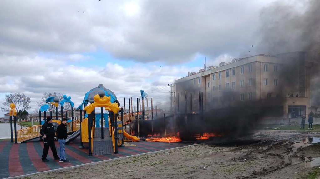 Tekirdağ'da Çocuk Parkında Çıkan Yangın Korkuttu