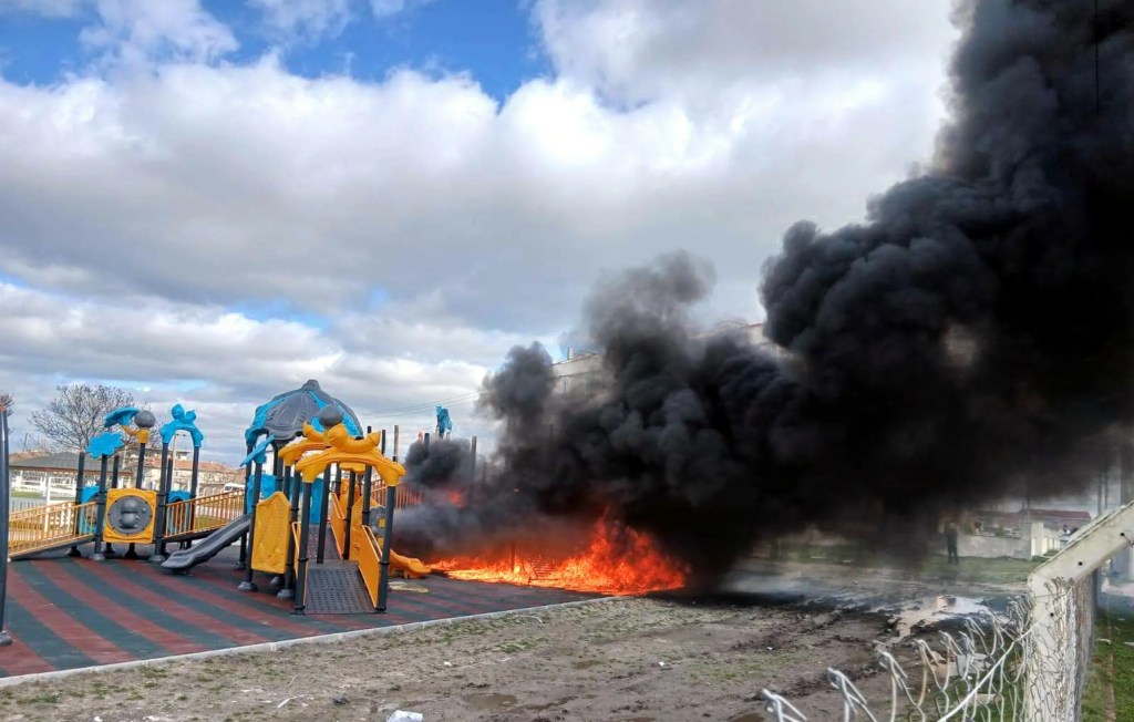 Tekirdağ'da Çocuk Parkında Çıkan Yangın Korkuttu