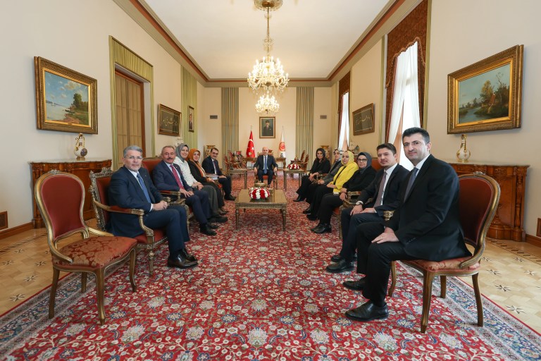 Yapay Zeka Raporu TBMM Başkanı Kurtulmuş'a Sunuldu