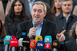 DEM Parti: Belediye Başkanları Göreve Dönmeli