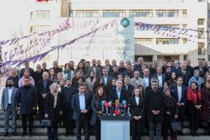 DEM Parti: Belediye Başkanları Göreve Dönmeli