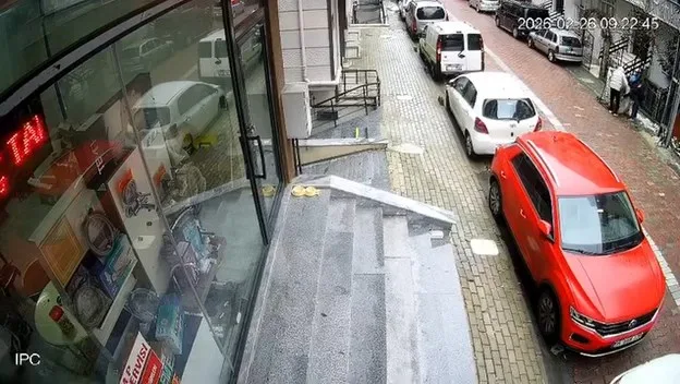 Avcılar'da Skuter Hırsızlığı Güvenlik Kamerasında