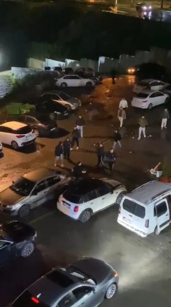 AVM Otoparkında Kız Meselesi Kavgası