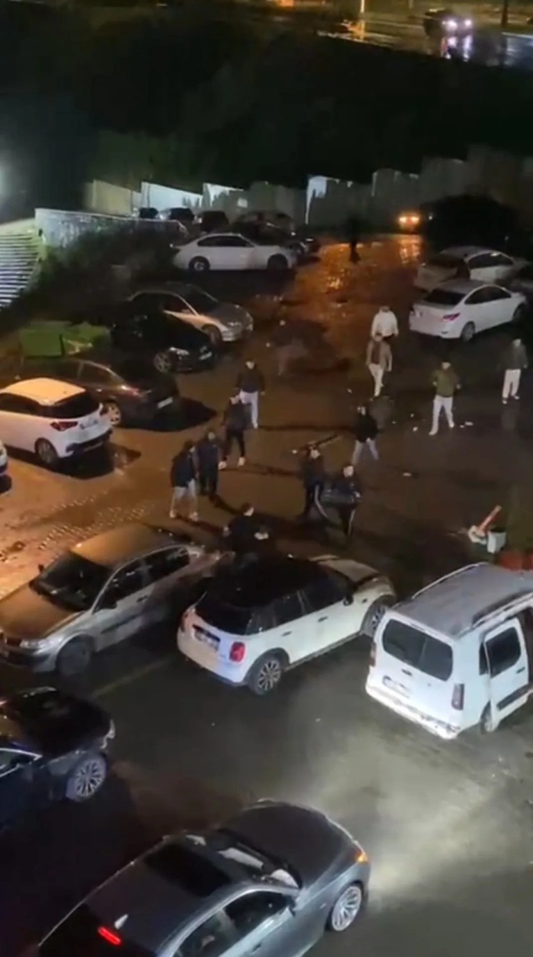 AVM Otoparkında Kız Meselesi Kavgası
