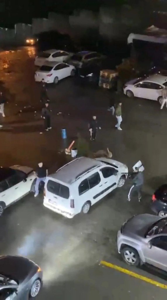 AVM Otoparkında Kız Meselesi Kavgası
