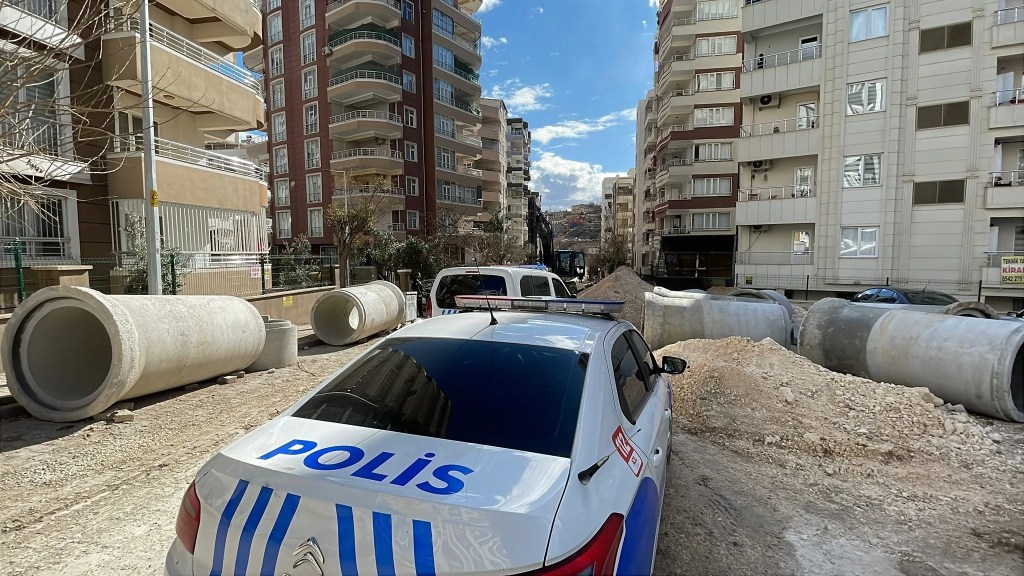 Şanlıurfa'da Altyapı Çalışmasında Göçük: İki İşçi Yaralandı