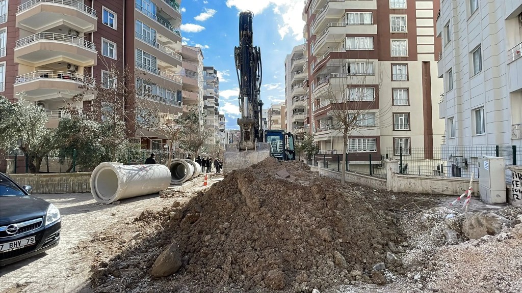 Şanlıurfa'da Altyapı Çalışmasında Göçük: İki İşçi Yaralandı