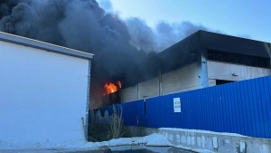 İzmir Torbalı'da Geri Dönüşüm Fabrikasında Yangın Kontrol Altında