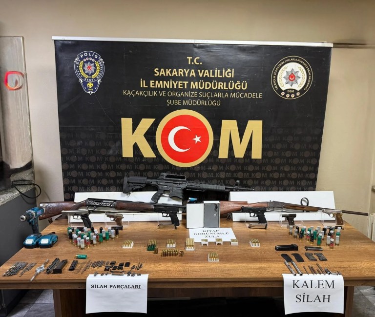 Sakarya'da Kalem Görünümlü Silahlar Ele Geçirildi
