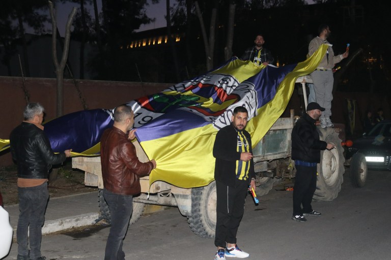 Fenerbahçe Antalya'da Coşkuyla Karşılandı