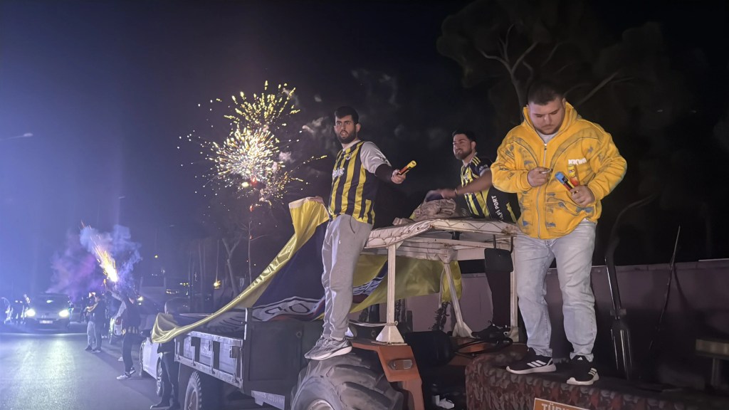 Fenerbahçe Antalya'da Coşkuyla Karşılandı