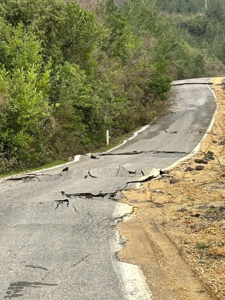 Kastamonu'da Heyelan Sahil Yolunu Kapattı