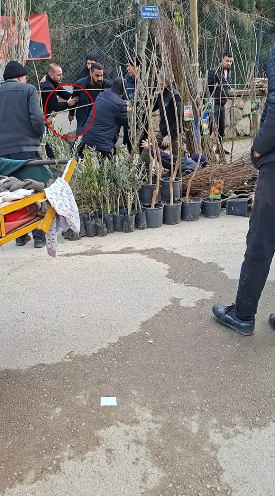 İnegöl'de Seyyar Satıcılar Zabıtalara Bıçakla Saldırdı