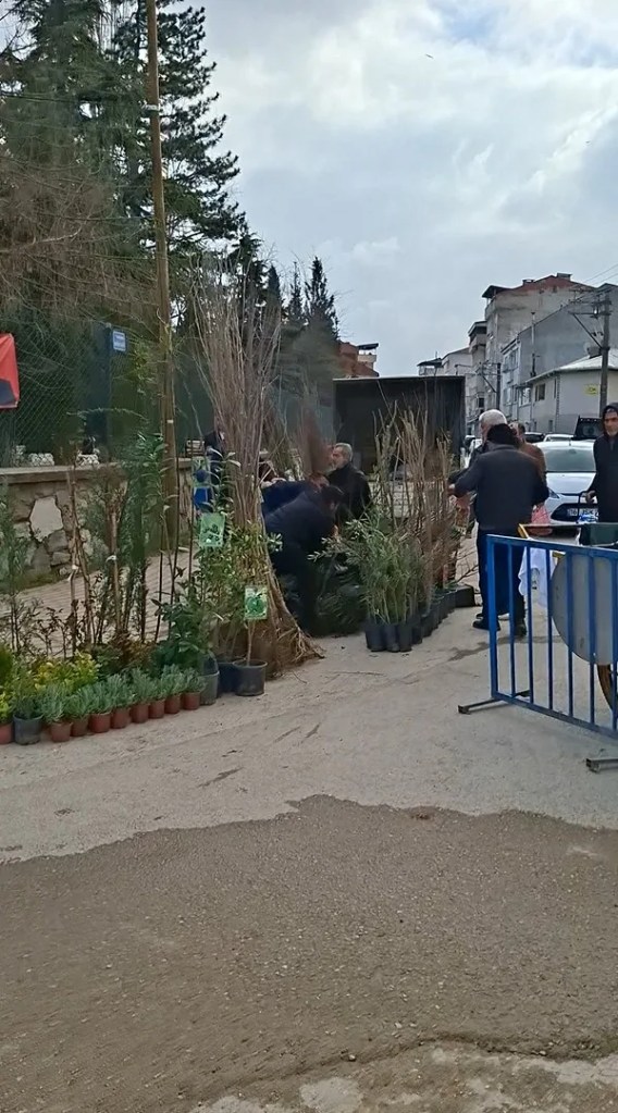 İnegöl'de Seyyar Satıcılar Zabıtalara Bıçakla Saldırdı