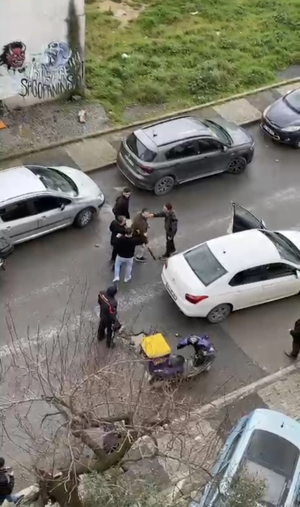 Ataşehir'de Sopalı Kavga: Ayıranlar da Darbedildi