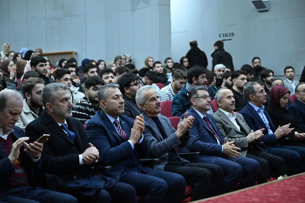 Bakan Uraloğlu: Orta Doğu Uçuşları 2 Mart'a Kadar İptal