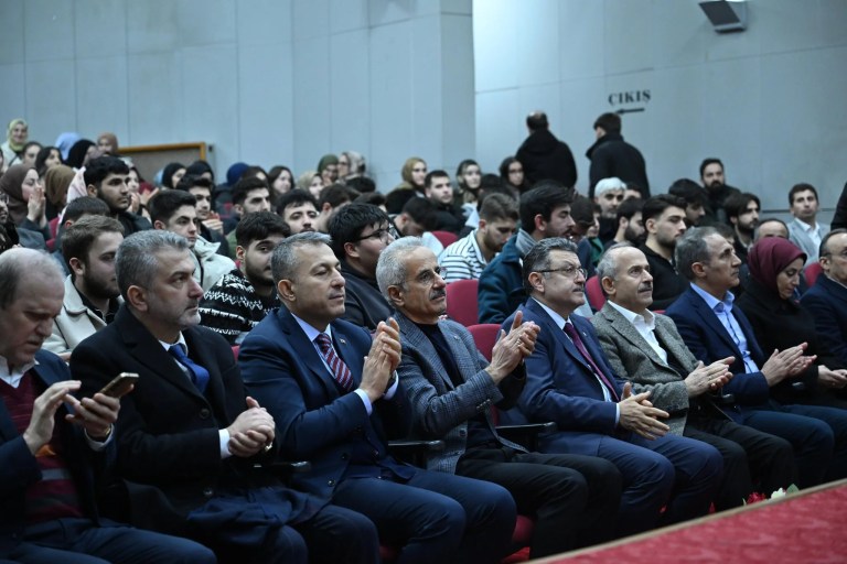 Bakan Uraloğlu: Orta Doğu Uçuşları 2 Mart'a Kadar İptal