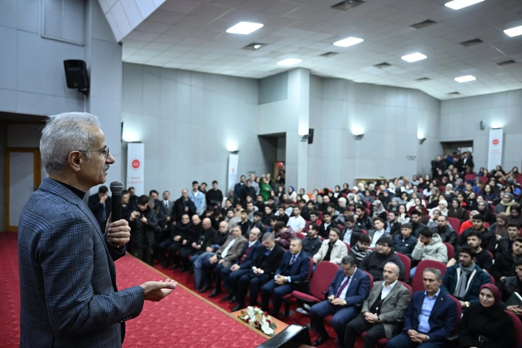 Bakan Uraloğlu: Orta Doğu Uçuşları 2 Mart'a Kadar İptal