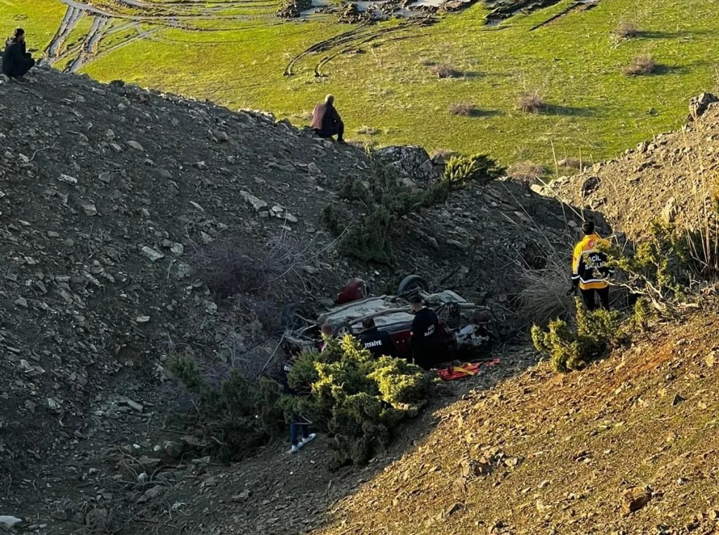 Siirt'te Şarampole Devrilen Araç: 1 Ölü, 1 Yaralı