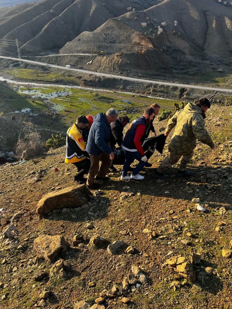 Siirt'te Şarampole Devrilen Araç: 1 Ölü, 1 Yaralı