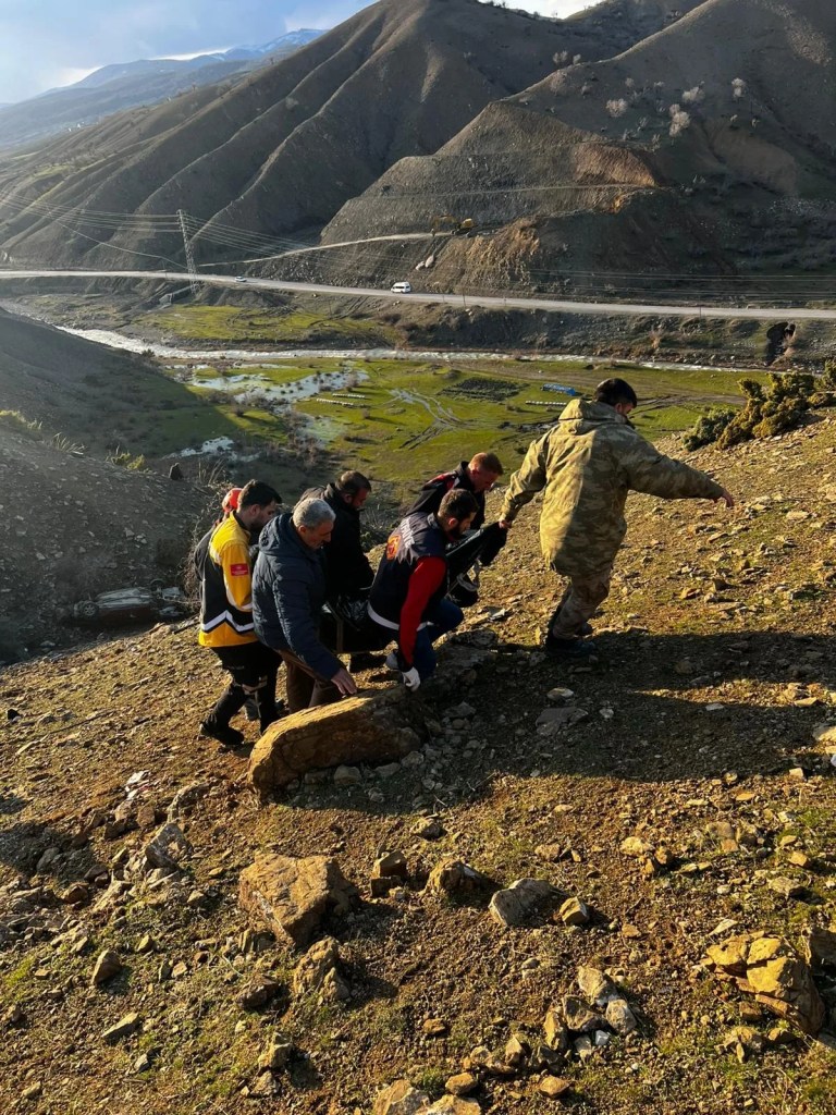 Siirt'te Şarampole Devrilen Araç: 1 Ölü, 1 Yaralı