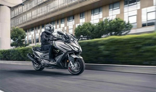 AVM’de motosiklet terörü estiren sürücüye ceza yağdı!