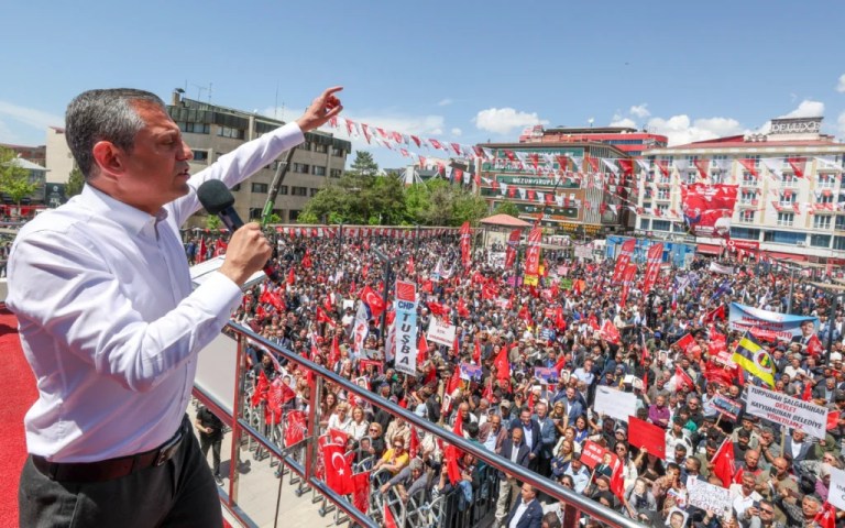 Özgür Özel İzmit’te: Millet İradesine Sahip Çıkıyor mitingi