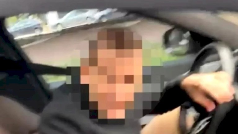 İzmit’te yol verme kavgası kanlı bitti: Sürücü silah çekti!