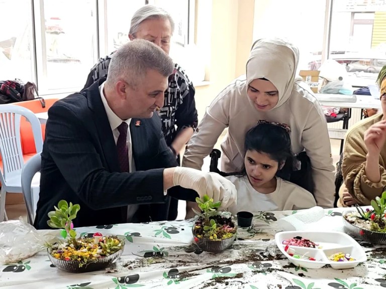 Gölcük’te engelli bireyler teraryum yaptı