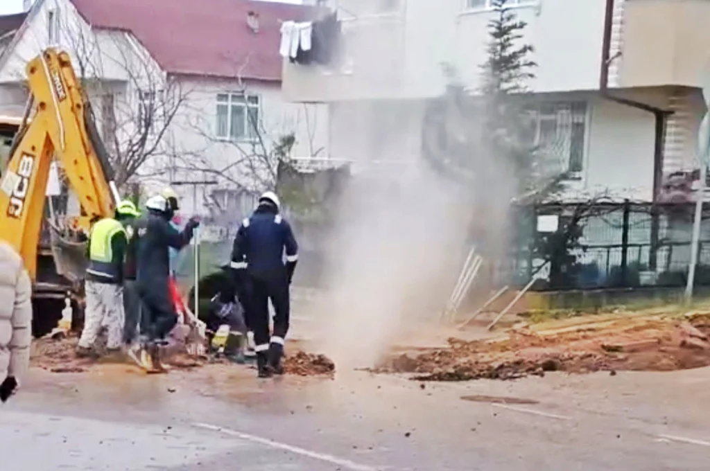 Derince’de doğal gaz borusu patladı!