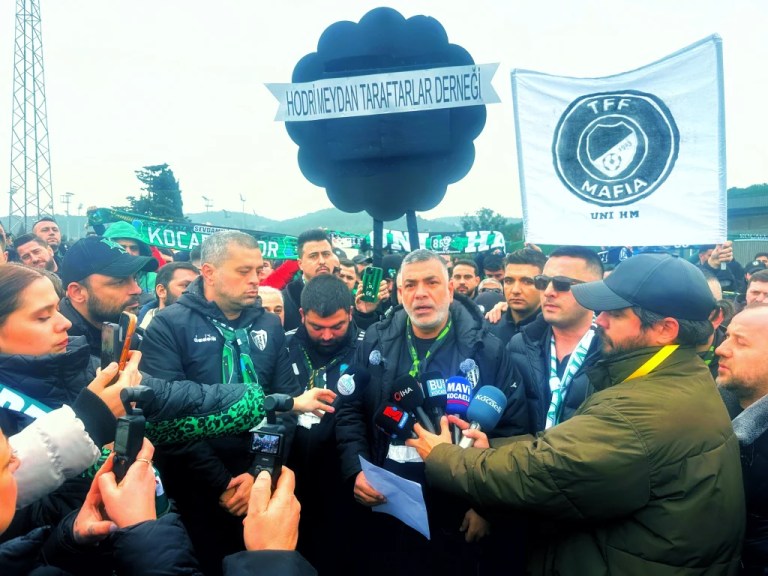 Kocaelispor taraftarından TFF binası önünde protesto