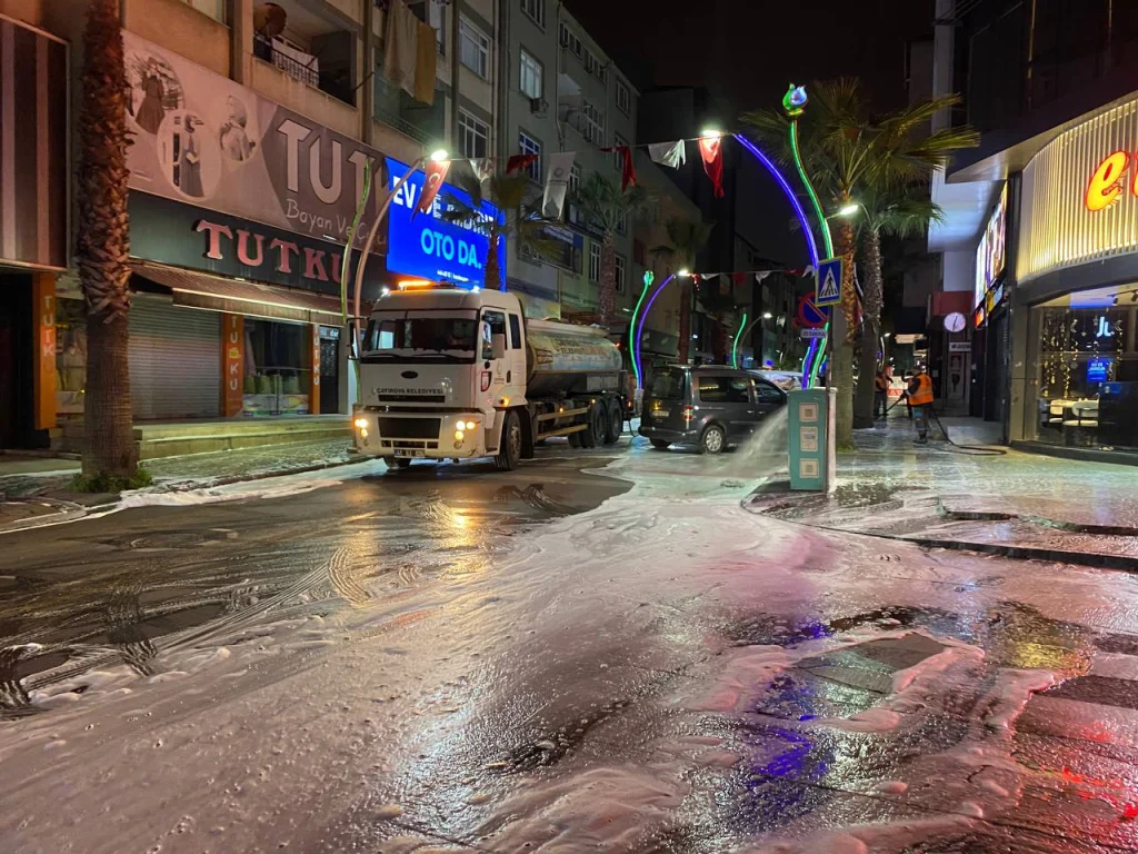 Çayırova’da bayram öncesi cadde temizliği