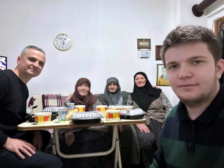 Kandıra Belediyesi’nden ‘Gönül Sofrası’ ile iftar bereketi