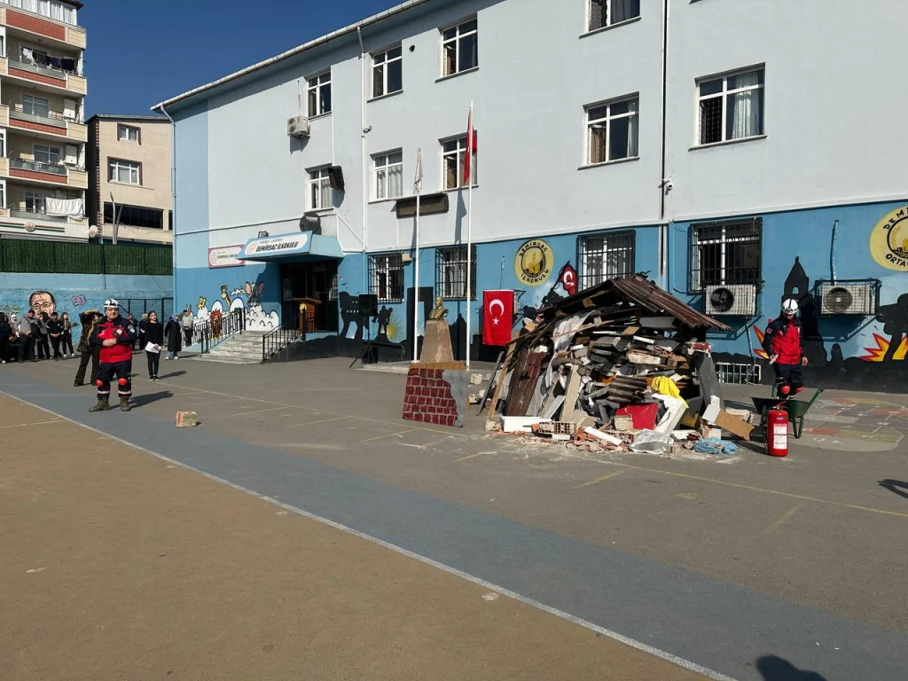 Çayırova Belediyesi Arama Kurtarma Timi’nden tatbikat