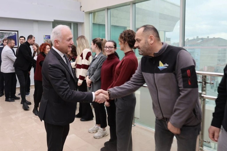 Başkan Çalık, Karamürsel Belediyesi personeliyle bayramlaştı