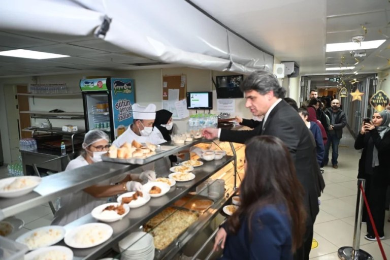 Başkan Kocaman, üniversite öğrencileriyle iftar yaptı