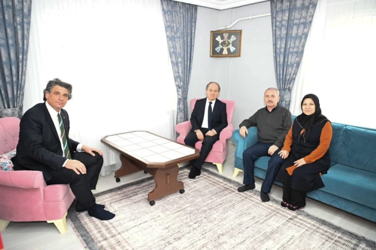 Şehit ailelerine anlamlı ziyaret
