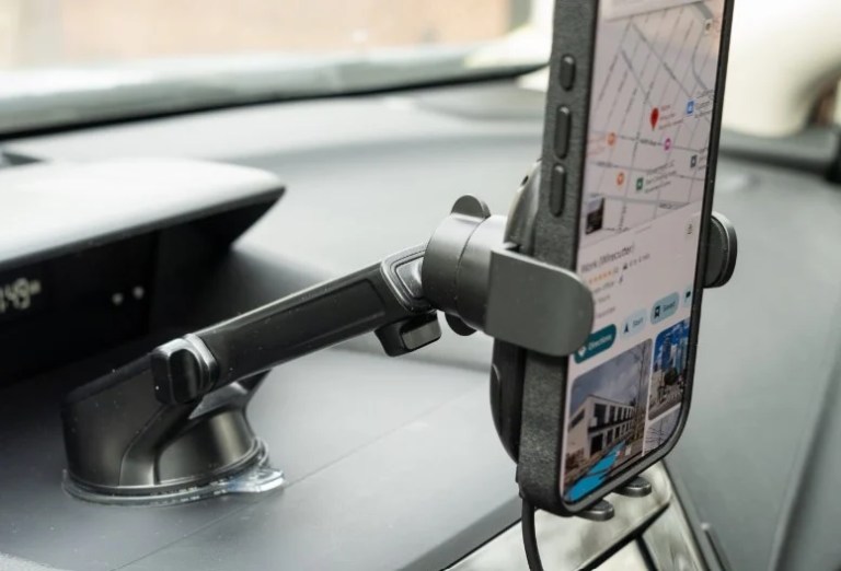 Telefon tutucu kullananlara ceza iddiası gerçek dışı