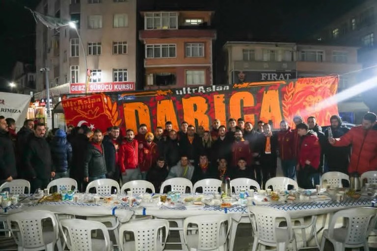 UltrAslan Darıca’dan birlik ve beraberlik iftarı