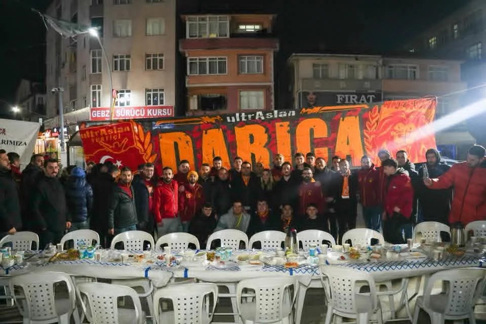 UltrAslan Darıca’dan birlik ve beraberlik iftarı